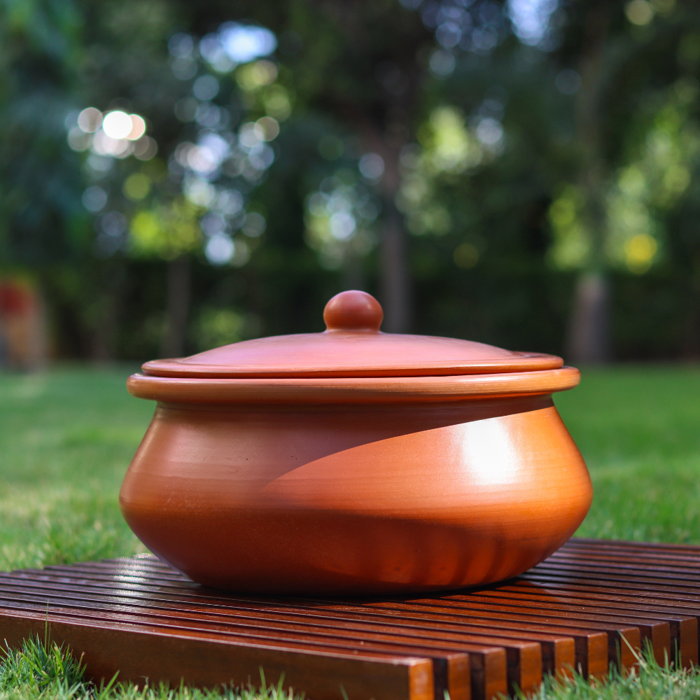 Unglazed Clay Handi / Earthen Hot Case / Flat-Base Clay Pots Combo for Cooking & Serving with Lids – 2.5L & 2.5L (Red) (Natural Firing Shade & Mirror Shine) + FREE Ash for Cleaning
