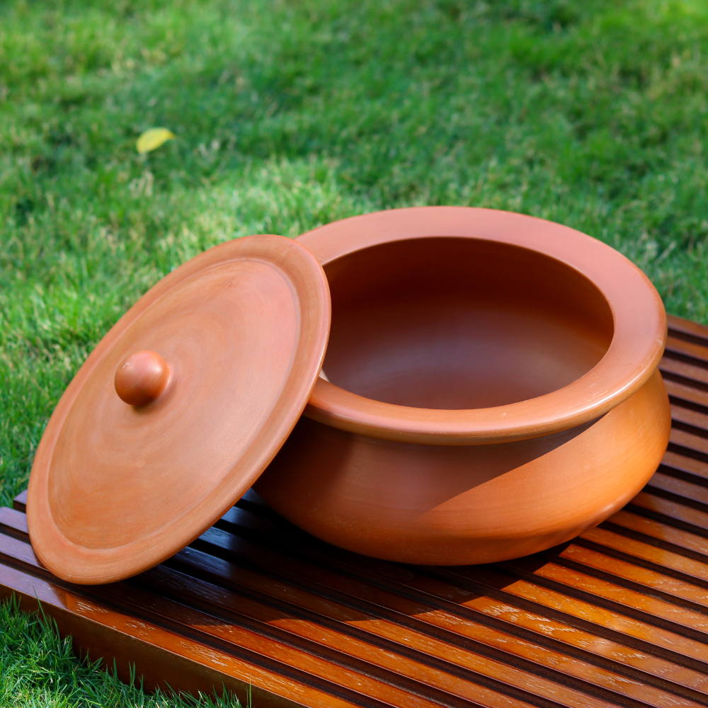 Unglazed Clay Handi / Earthen Hot Case / Flat-Base Clay Pots Combo for Cooking & Serving with Lids – 2.5L & 2.5L (Red) (Natural Firing Shade & Mirror Shine) + FREE Ash for Cleaning