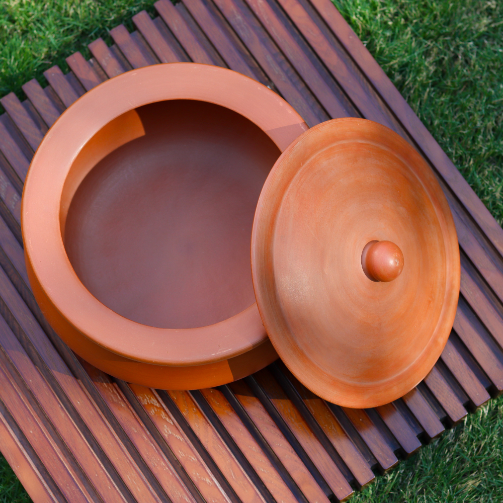 Unglazed Clay Handi / Earthen Hot Case / Flat-Base Clay Pots Combo for Cooking & Serving with Lids – 2.5L & 2.5L (Red) (Natural Firing Shade & Mirror Shine) + FREE Ash for Cleaning