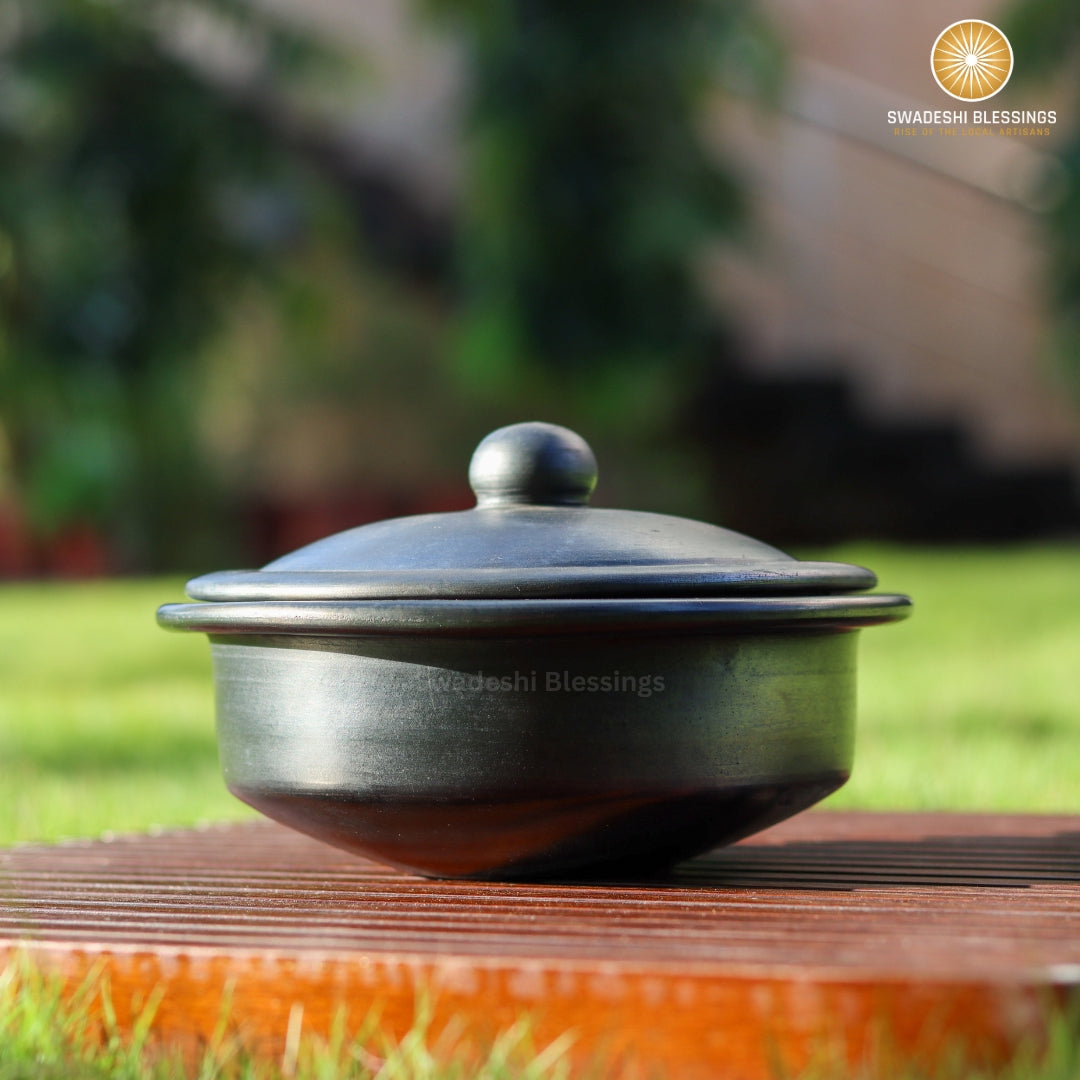 Unglazed Clay Curd Pot | Earthen Dahi Handi | Terracota Regular clay Dahi Handi | Clay Handi for Serving with Lid, 1.3L | Includes Ash for Cleaning