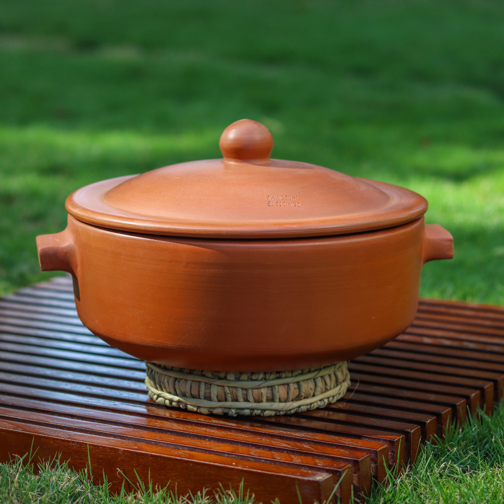 Unglazed Clay Handi / Earthen Hot Case / Flat-Base Clay Pots Combo for Cooking & Serving with Lids – 2.5L & 2.5L (Red) (Natural Firing Shade & Mirror Shine) + FREE Ash for Cleaning